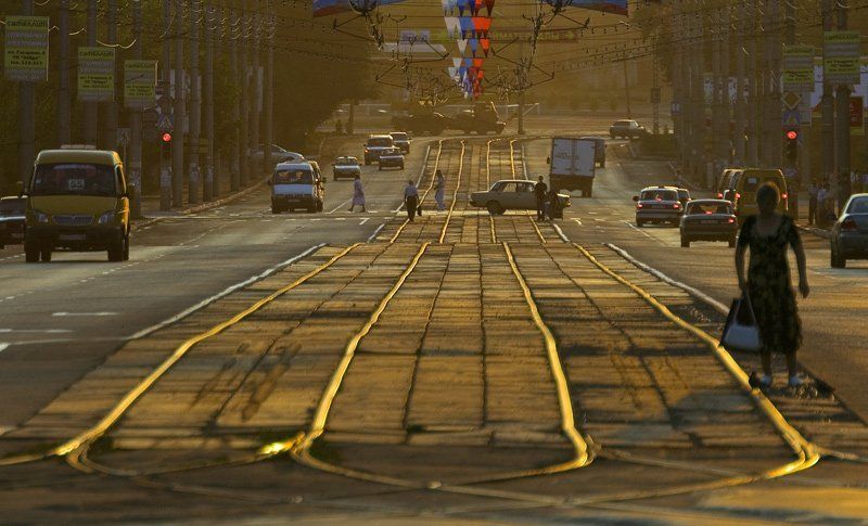 город,утро,рельсы Золотые путиphoto preview