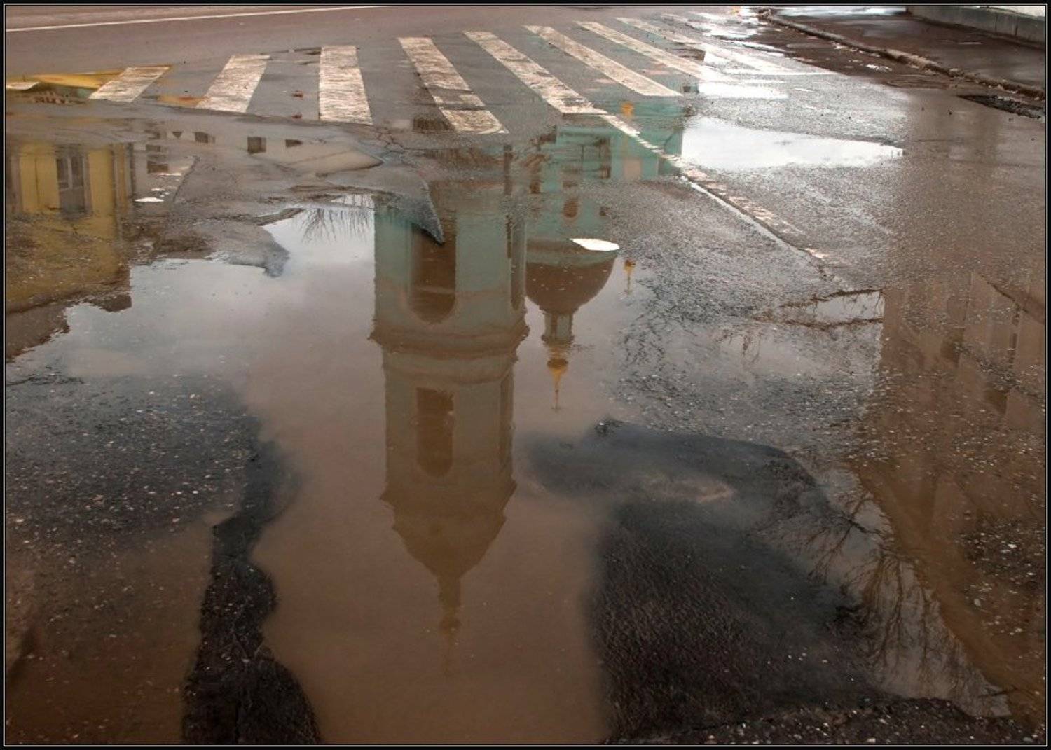 Жизнь в отражениях_2. Автор: Алёна весна, отражение, лужа, церковь, Алёна