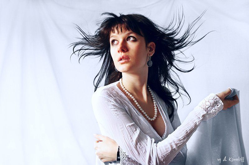 девушка, портрет, взгляд, волосы, ветер воздушная...photo preview