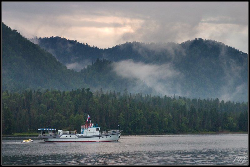 телецкое озеро вечер катер Домойphoto preview