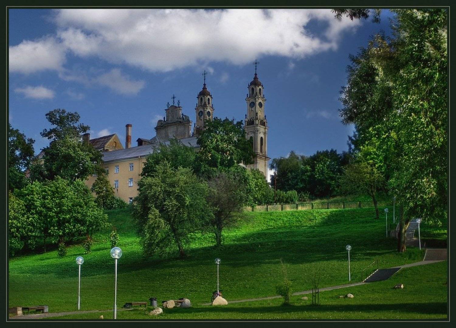 Зелёный город. Автор: Gennadi вильнюс, Gennadi