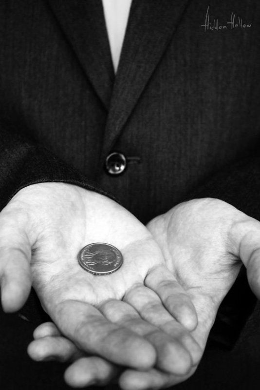 руки, деньги До последней копейкиphoto preview