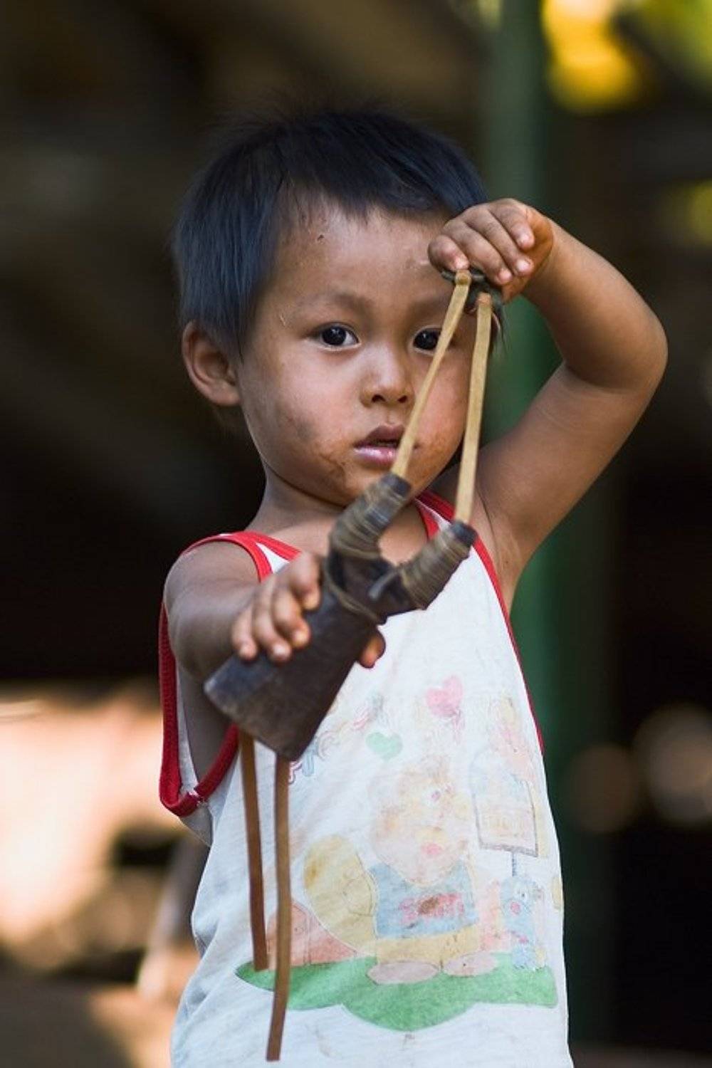 Фулиган. Автор: Александр Константинов мальчишка,рогатка,таиланд, Александр Константинов