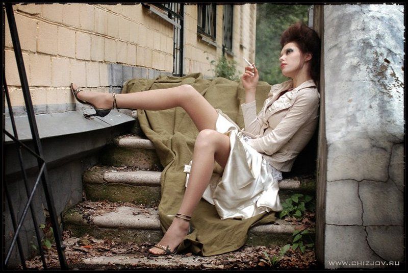 никотин, взгляд, разврат, ножки Kапелька никотина, задумчивый взгляд и.. легкий разврат красивых ножек!photo preview