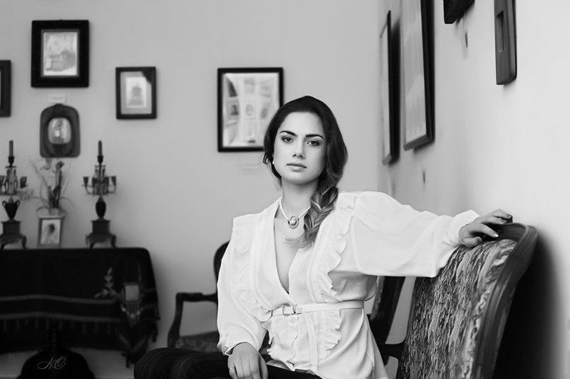 девушка в окружении Княжна Аврора... фото превью