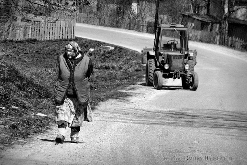 трактор бабушка время Timephoto preview
