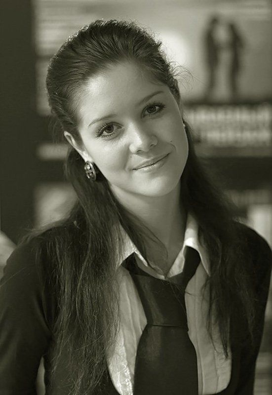 девушка портрет Незнакомкаphoto preview