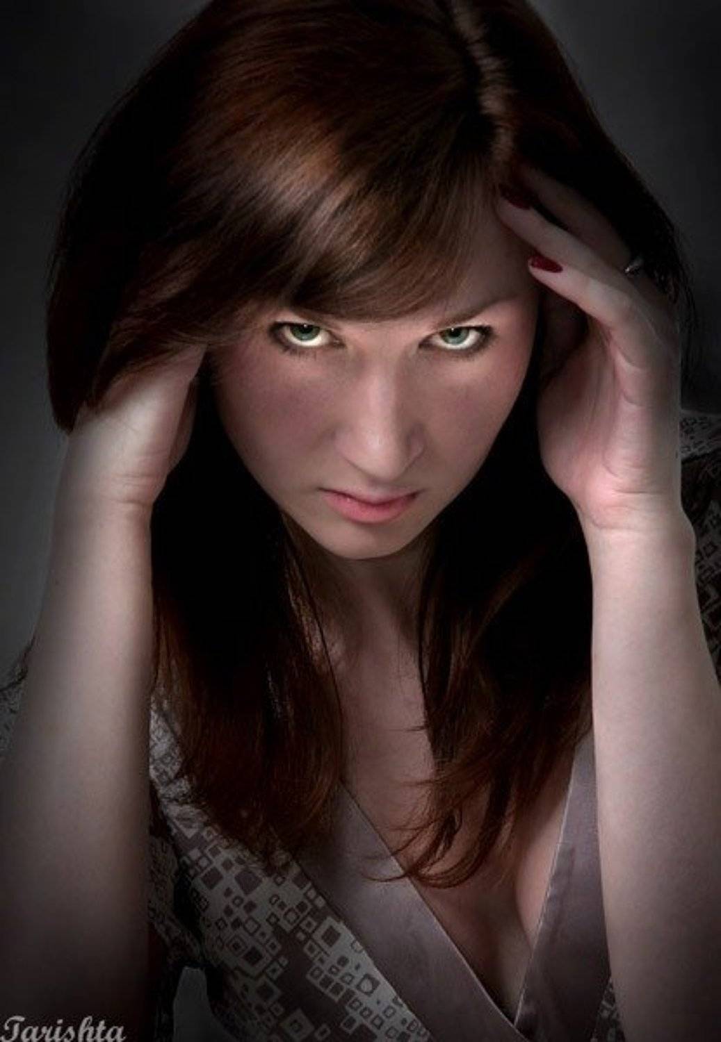 Катя-Катерина. Автор: Tarishta портрет, взгляд, руки, волосы, Tarishta
