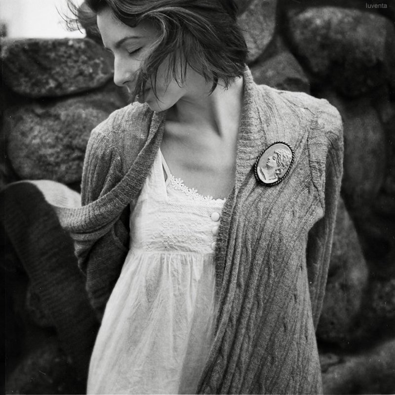 Двое в профильphoto preview