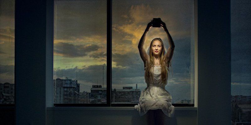 ставрополь, декабрь, дом. закат, окно, фонарь, девушка, canon, 35 mm сумеркиphoto preview