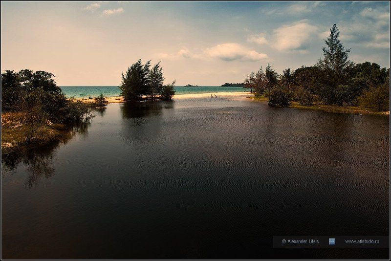 река, море, берег, пляж Две водыphoto preview