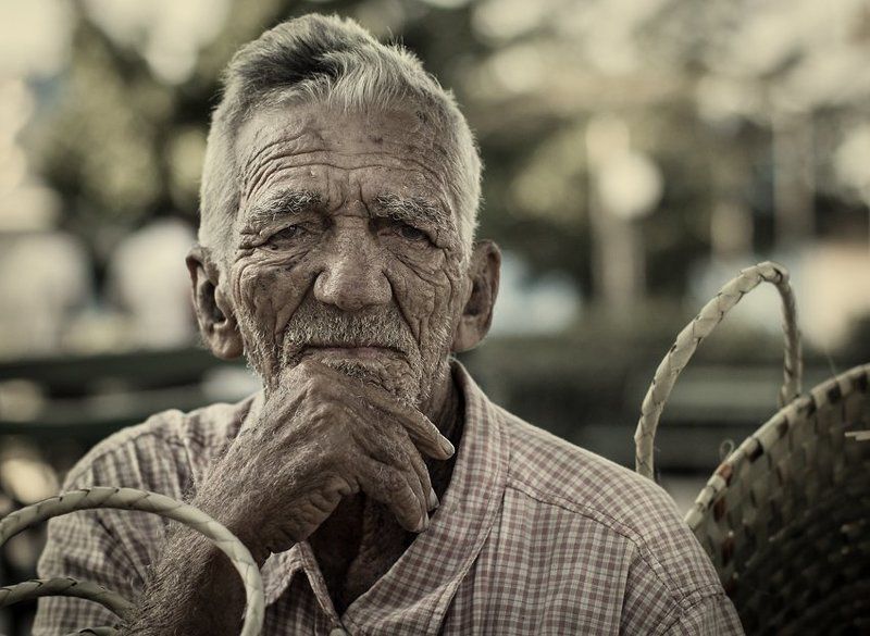 куба, тринидад, портрет Старый корзинщикphoto preview