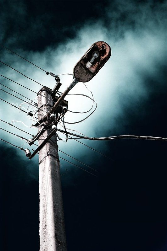 уличный фонарь, облако Уличная готикаphoto preview