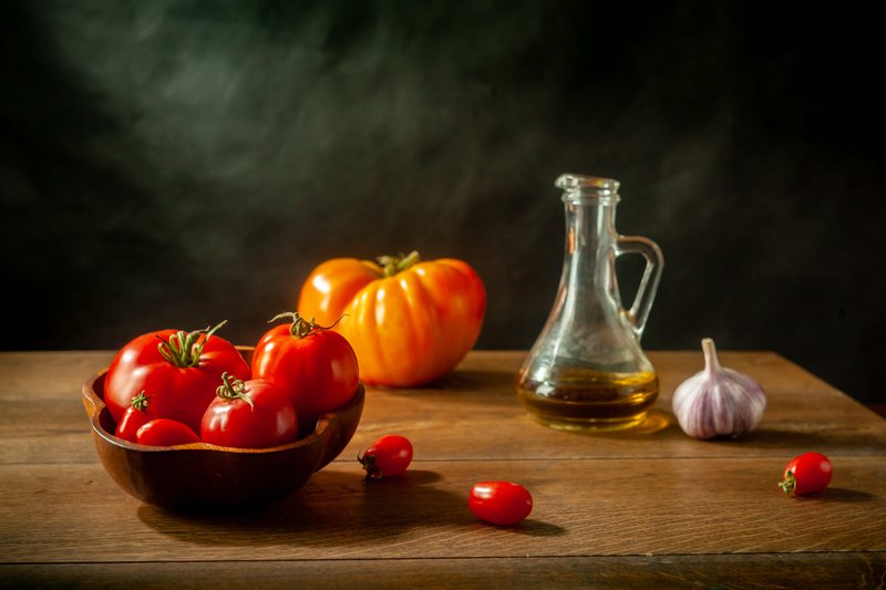 натюрморт, помидор, масло, чеснок, осень Время урожаяphoto preview