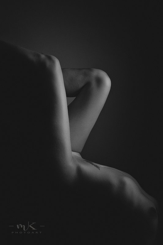 #b&w In the darkness ...photo preview