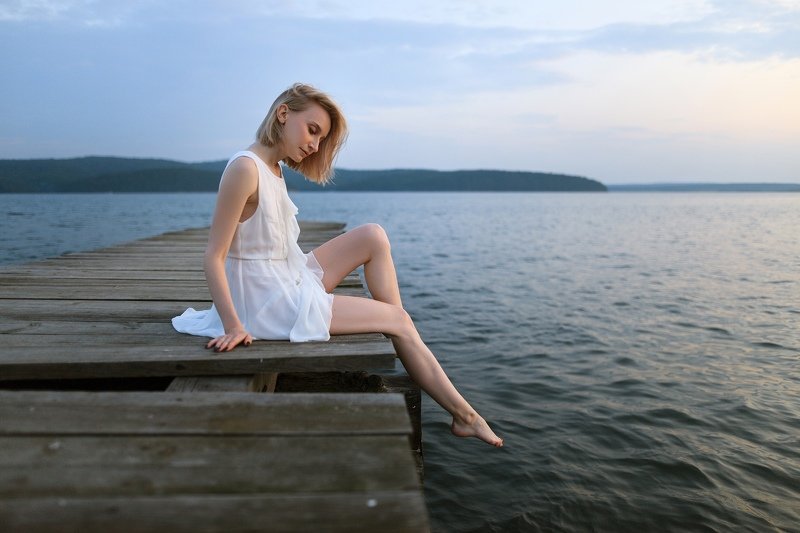 девушка, байкал, белое, платье, вода, пейзаж, портрет, 24мм Белое и холодное фото превью