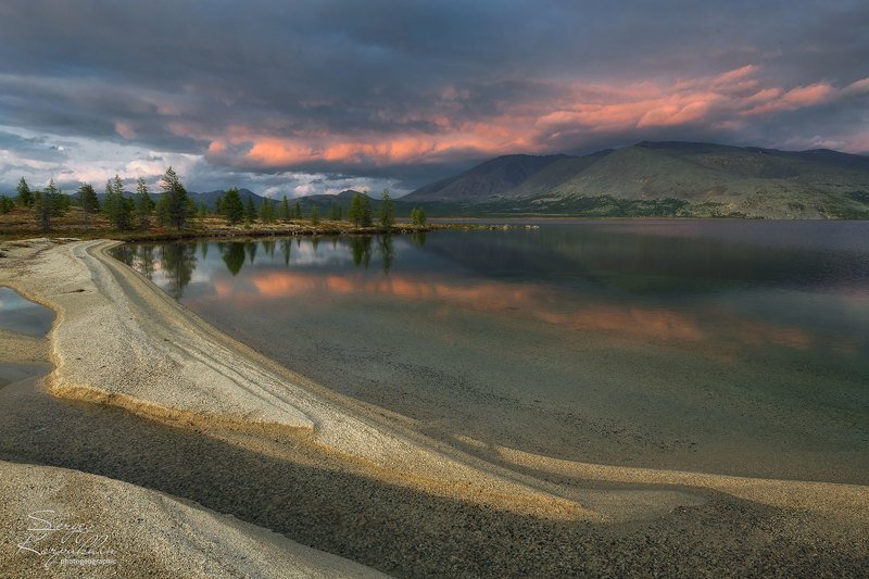 колыма, горы, магаданская область Озеро Момонтай фото превью