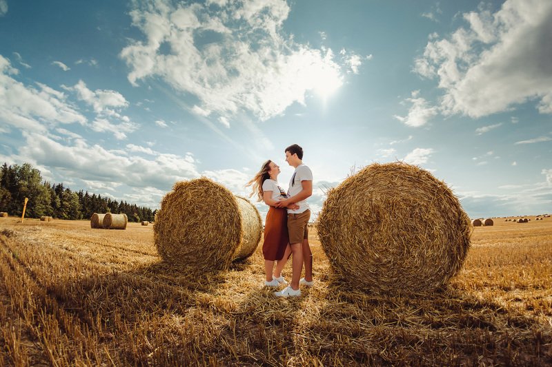 лето, сено, поле, солнце, небо, любовь, семья ....photo preview