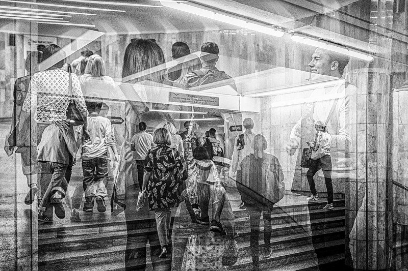 Суета подземкиphoto preview