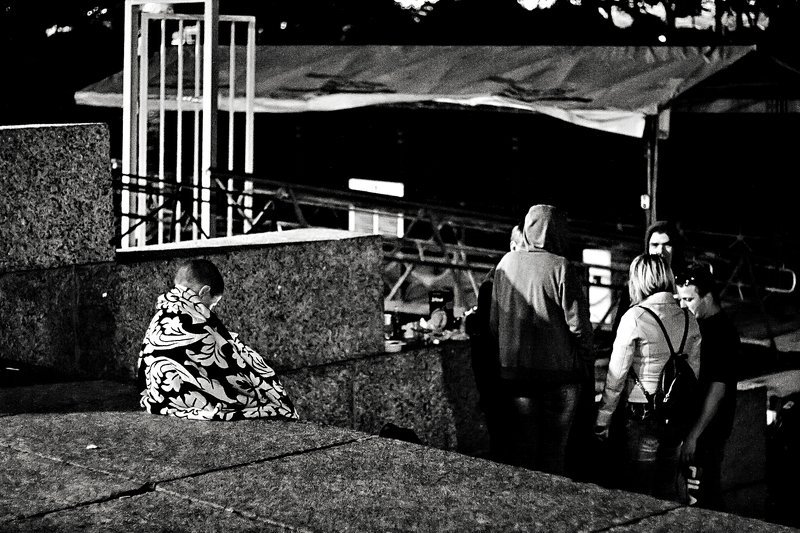 чб, город, ночь, жанр, ребенок про меня все забылиphoto preview