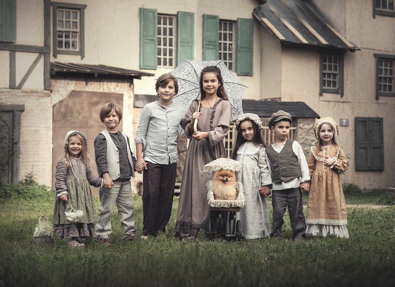 Семья на прогулке...photo preview