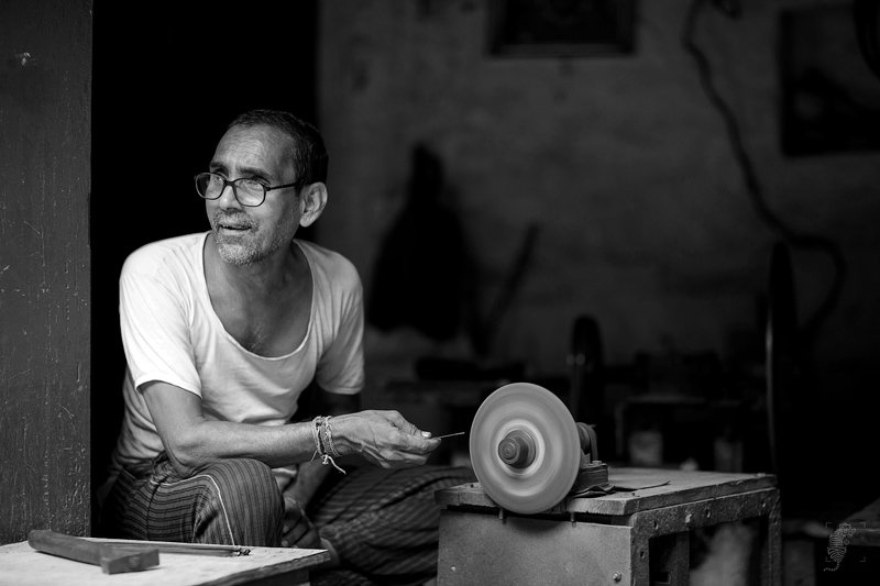 #Candid #Monochrome #BnW #Canon #Natural light  Worker at his lathephoto preview