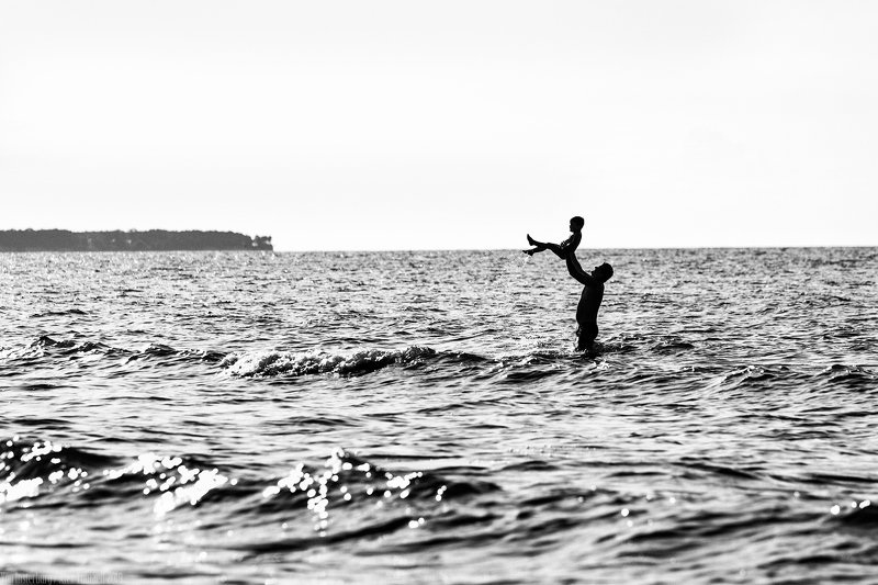 sea, ostsee, water,people, streetphoto, streetphotography, street, bw, monochrome, minimalism, улица, море, люди, жанр, стритфотография, стритфото, чернобелое, минимализм,  ***photo preview