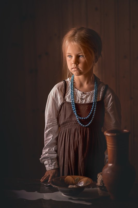 дети, девочка, крестьянка, бусы, молоко, свет Виновата.photo preview