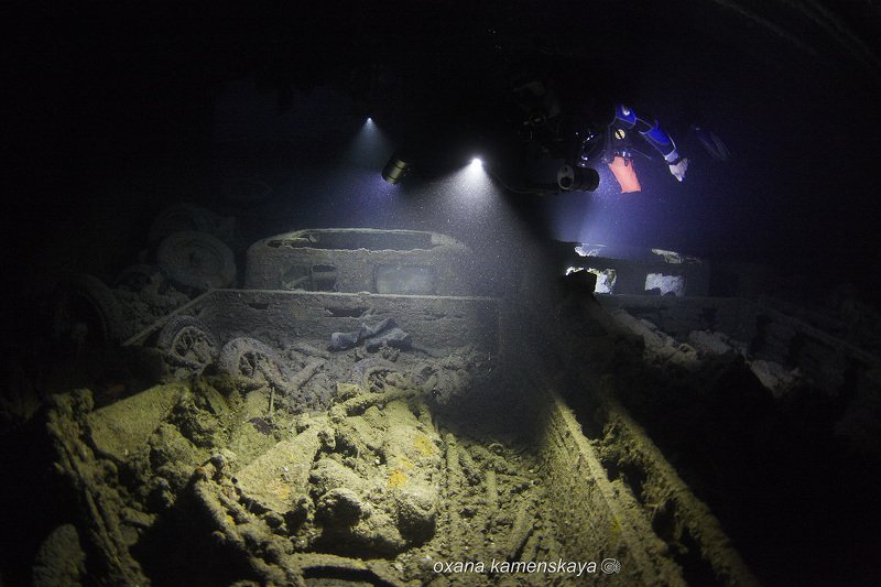underwater wreck diving  SS Thistlegorm. Грузовой трюм.photo preview