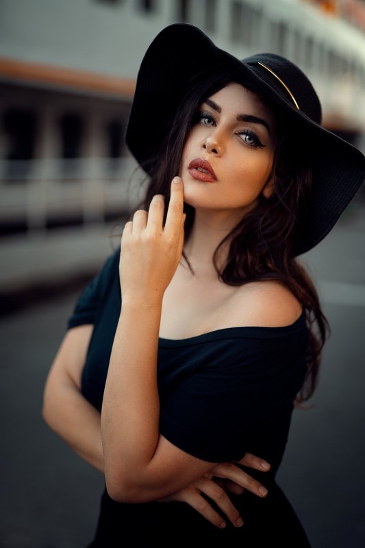 portrait, turkey, istanbul, women, girl, fashion, pose Topaz in Karakoyphoto preview