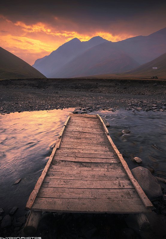 Вид на высочайшую точку Азербайджана и Дагестана - гору Базардюзю 4466 м фото превью