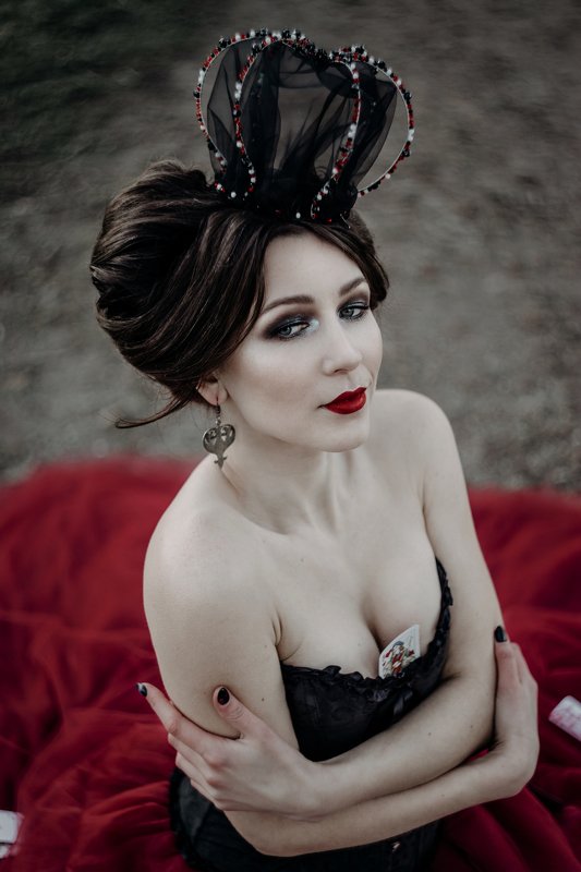 queen portrait girl The Queen of heartsphoto preview