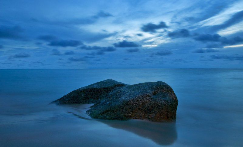 море, тайланд, пхукет Один в мореphoto preview