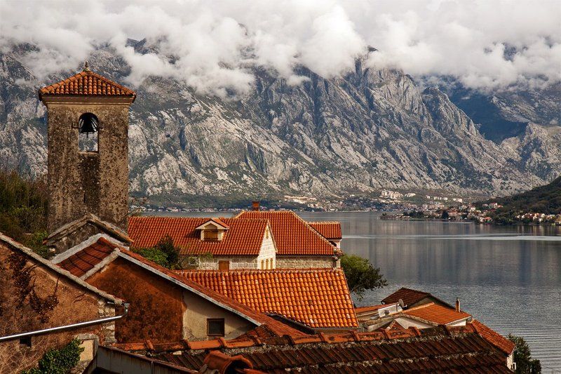 Адриатика, Бухта, Горы, Европа, Море, Облака, Пераст, Черепичные крыши, Черногория photo preview