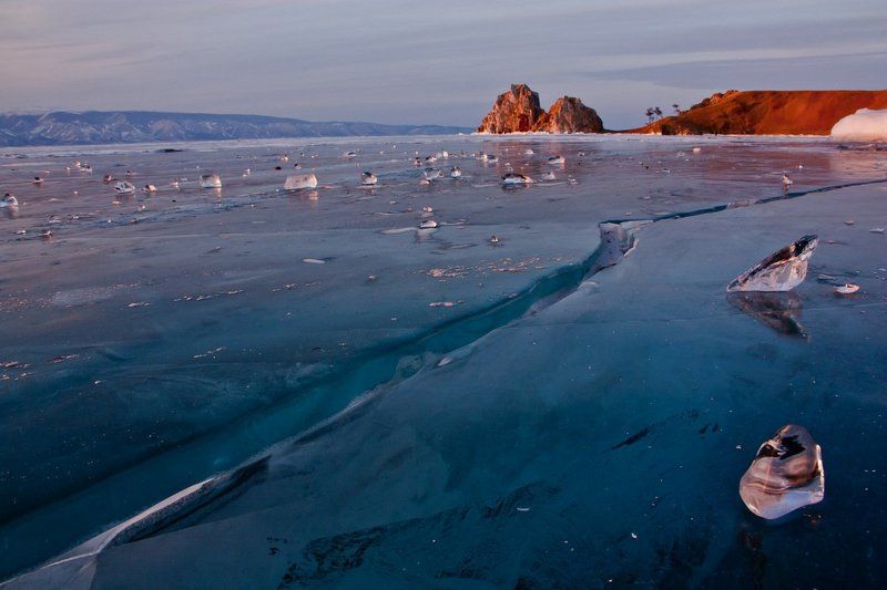 байкал, лед, ольхон, бухта песчаная, скала шаманка, мыс саган хушун Вижу Байкалphoto preview