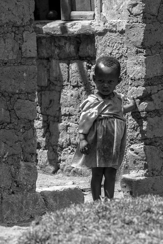 уганда, дети Чёрно белая Африкаphoto preview