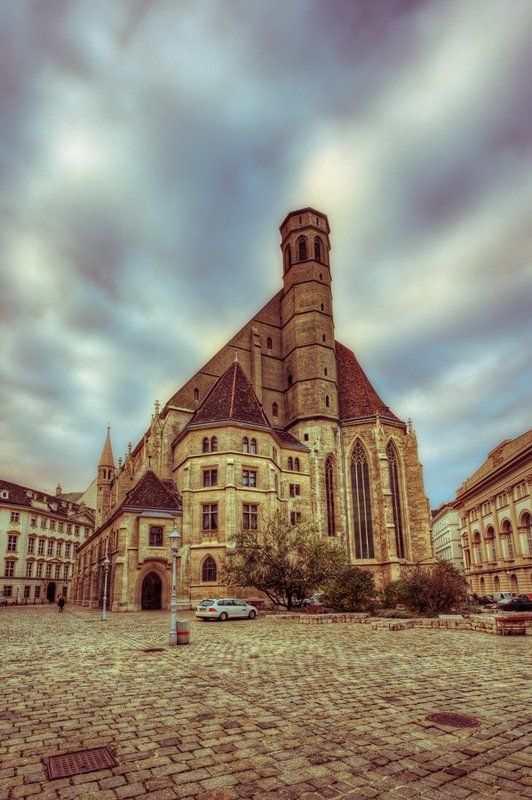 Vienna in yellow and bluephoto preview