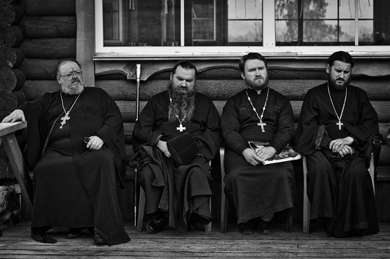 Утомленные мужиphoto preview