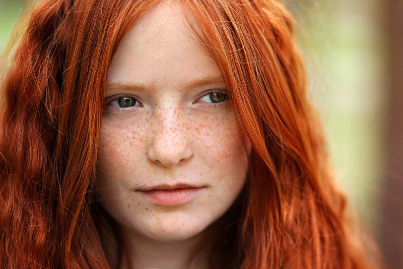 потрет, девушка, рыжая, солнце, божья, коровка, весна, веснушки Весеняяphoto preview