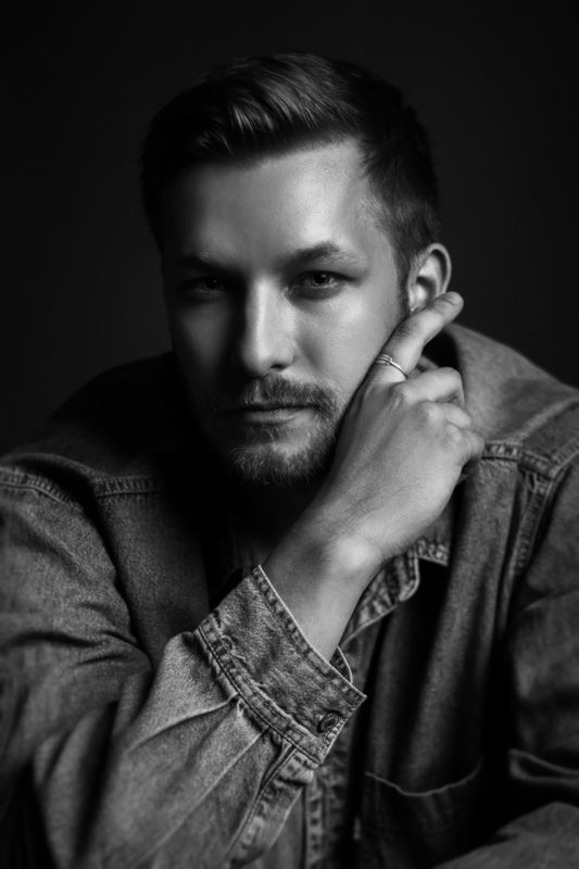 студийный портрет, мужской портрет Евгенийphoto preview