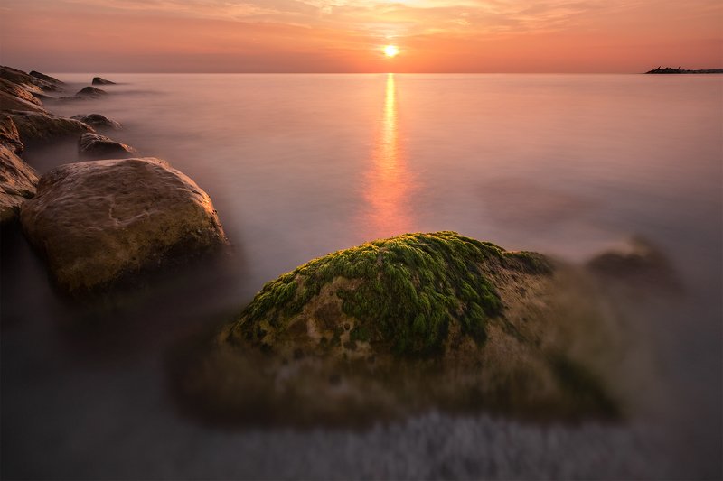 закат, лето, море, камни, солнце, вечер Маленький остров фото превью