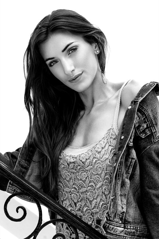 beauty, beauty photographer, model, headshot, closeup, makeup, long hair, eyes, facial, photographer, photography, outdoor, natural light Jennaphoto preview