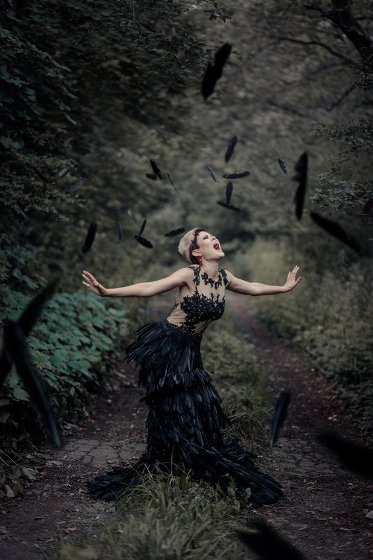 Lady Ravenphoto preview