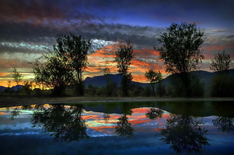 алушта, горы, демерджи, крым, скалы, чатыр-даг Отзеркаленный Чатыр-Дагphoto preview