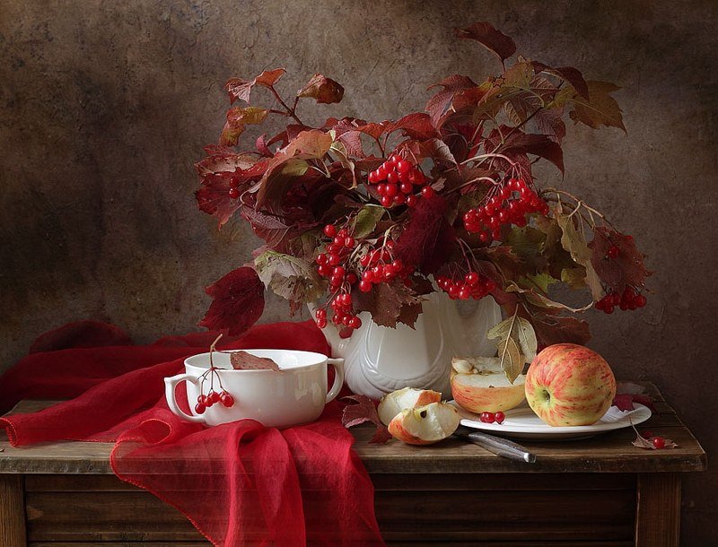 калина, яблоко, ветка, осень, натюрморт С калинойphoto preview