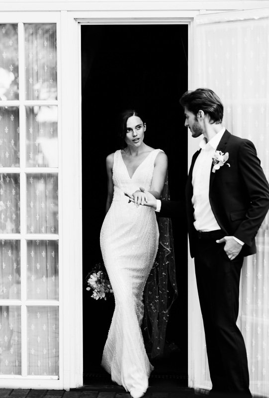 свадьба Белая кошка, черный котphoto preview