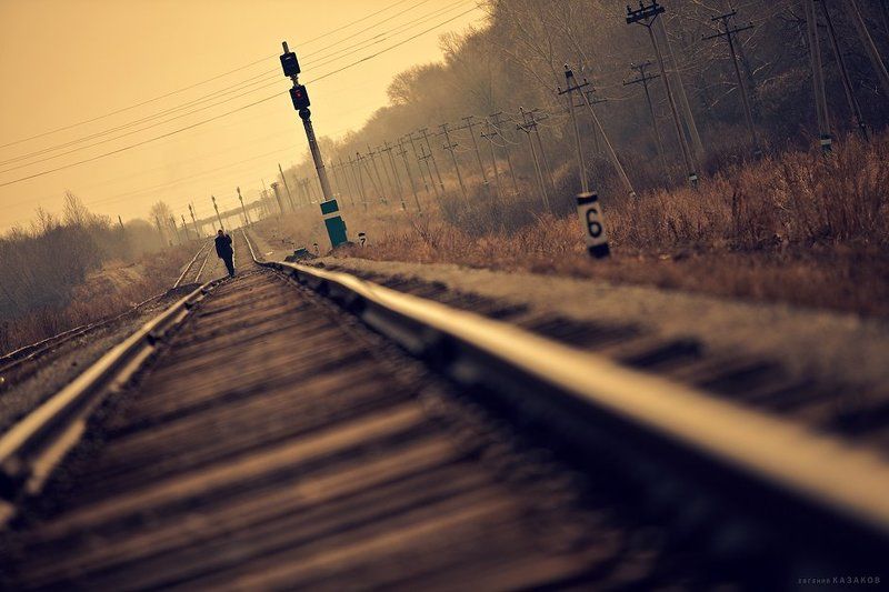 человек на пути...photo preview