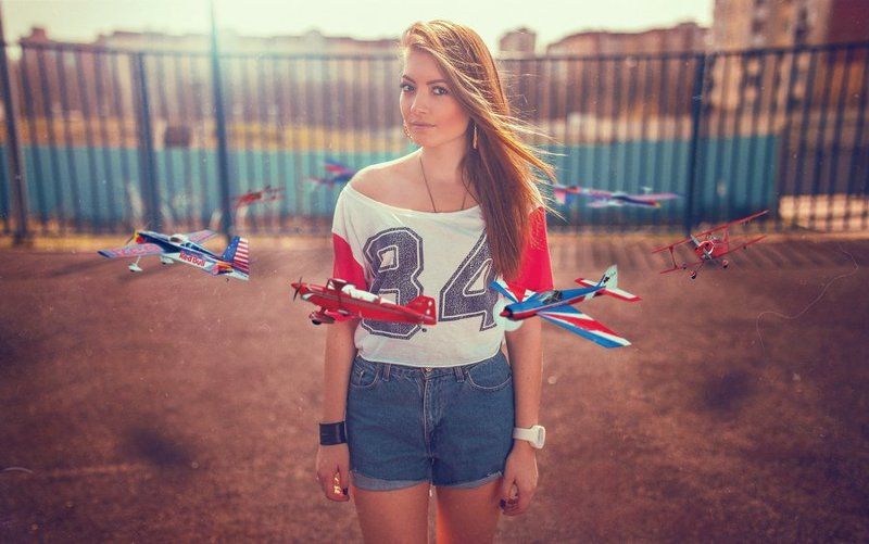 airplane, girl, самолеты, девушка, илина, летят, интересно, полет, в воздухе, самолётики, пролетают, взгляд, солнце, весна The Airplane Girls фото превью