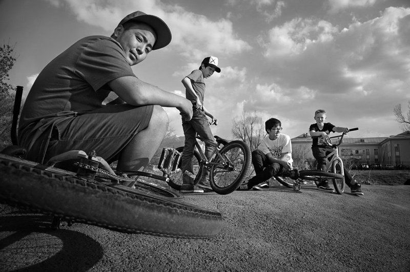 Фрирайдеры, юные экстрималы нашего двора ...photo preview