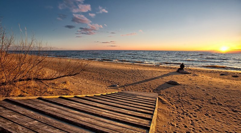 контур у моряphoto preview